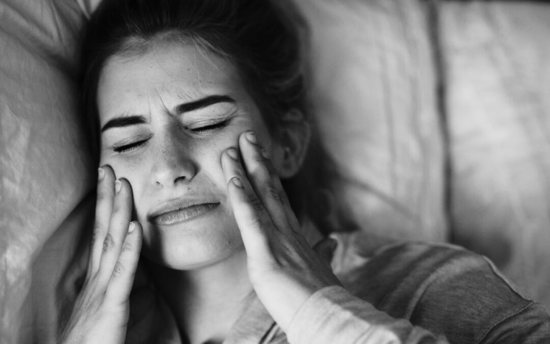 Bruxismo: cómo identificar si aprietas los dientes sin darte cuenta