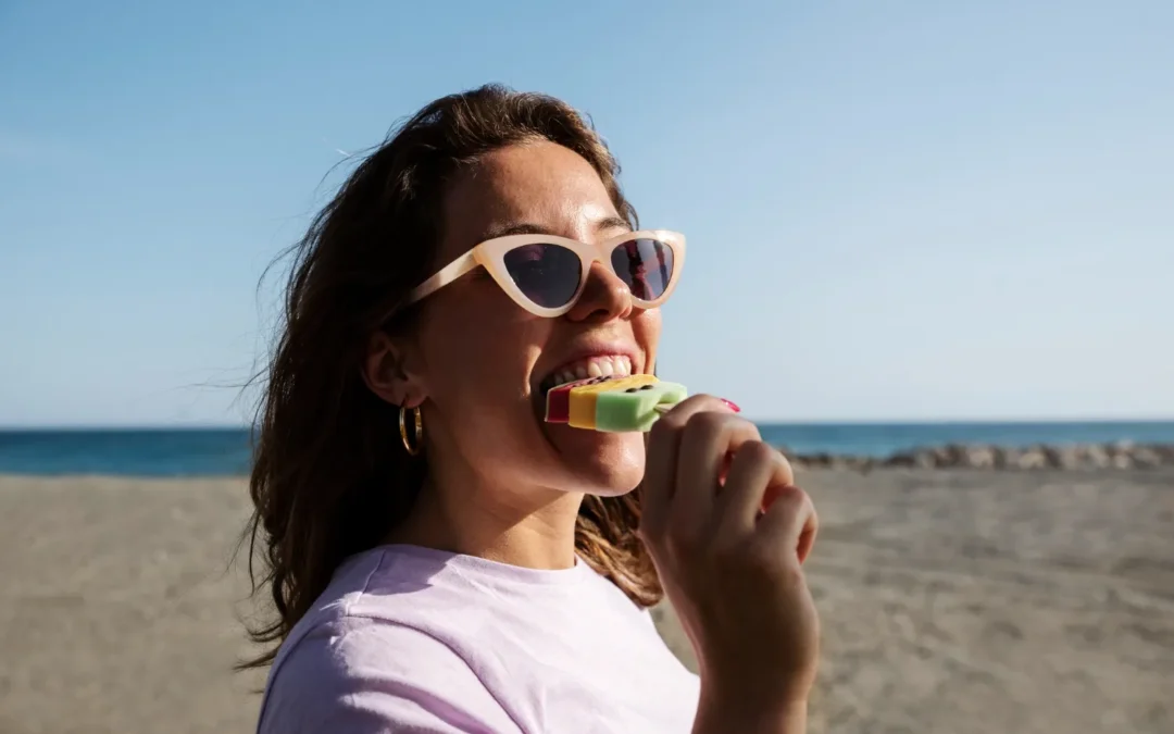 Alimentos de verano que cuidan (o perjudican) tu salud dental